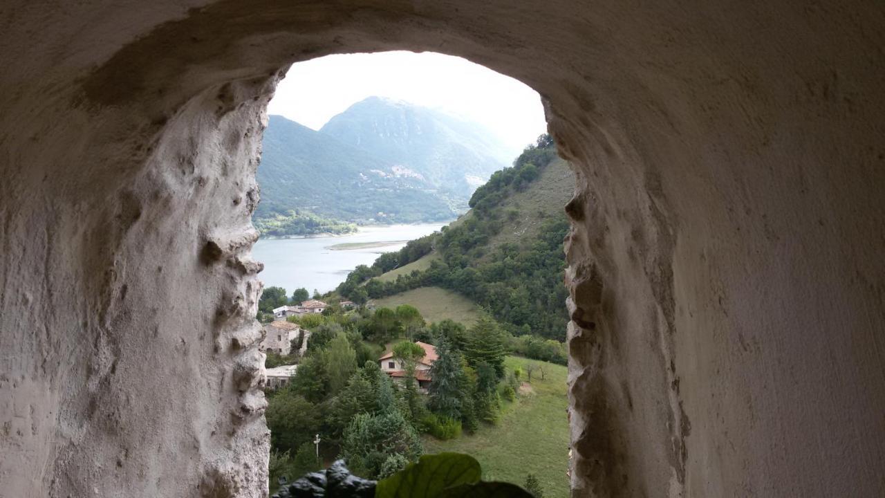 Casa Matilda Casa Vacanze Castel di Tora Esterno foto
