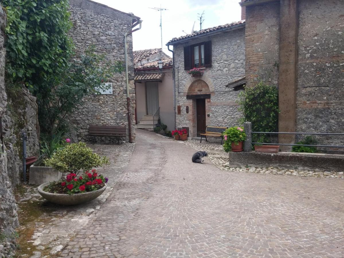 Casa Matilda Casa Vacanze Castel di Tora Esterno foto