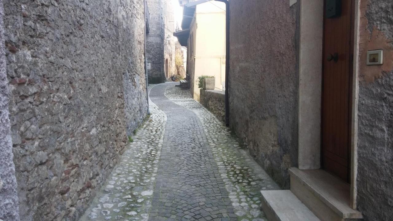 Casa Matilda Casa Vacanze Castel di Tora Esterno foto