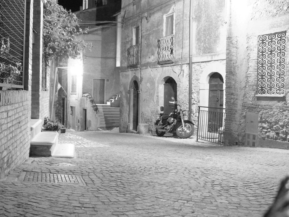 Casa Matilda Casa Vacanze Castel di Tora Esterno foto