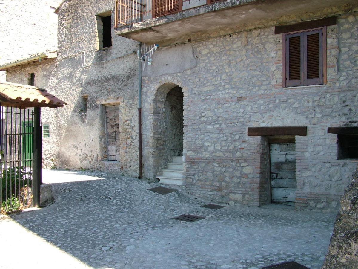 Casa Matilda Casa Vacanze Castel di Tora Esterno foto
