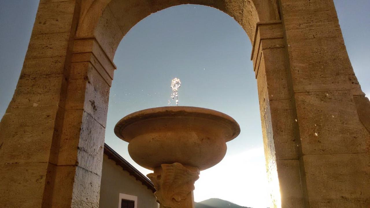 Casa Matilda Casa Vacanze Castel di Tora Esterno foto