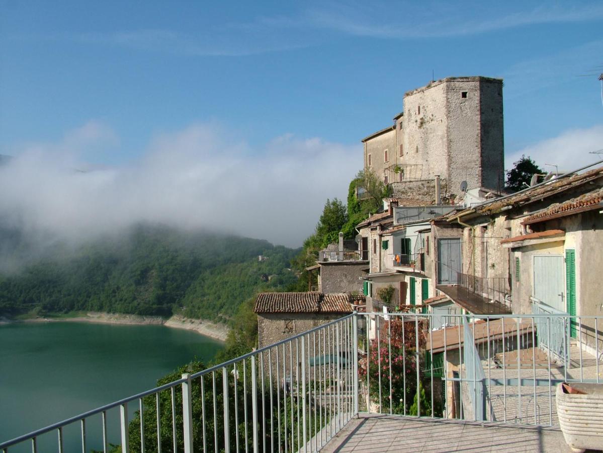 Casa Matilda Casa Vacanze Castel di Tora Esterno foto