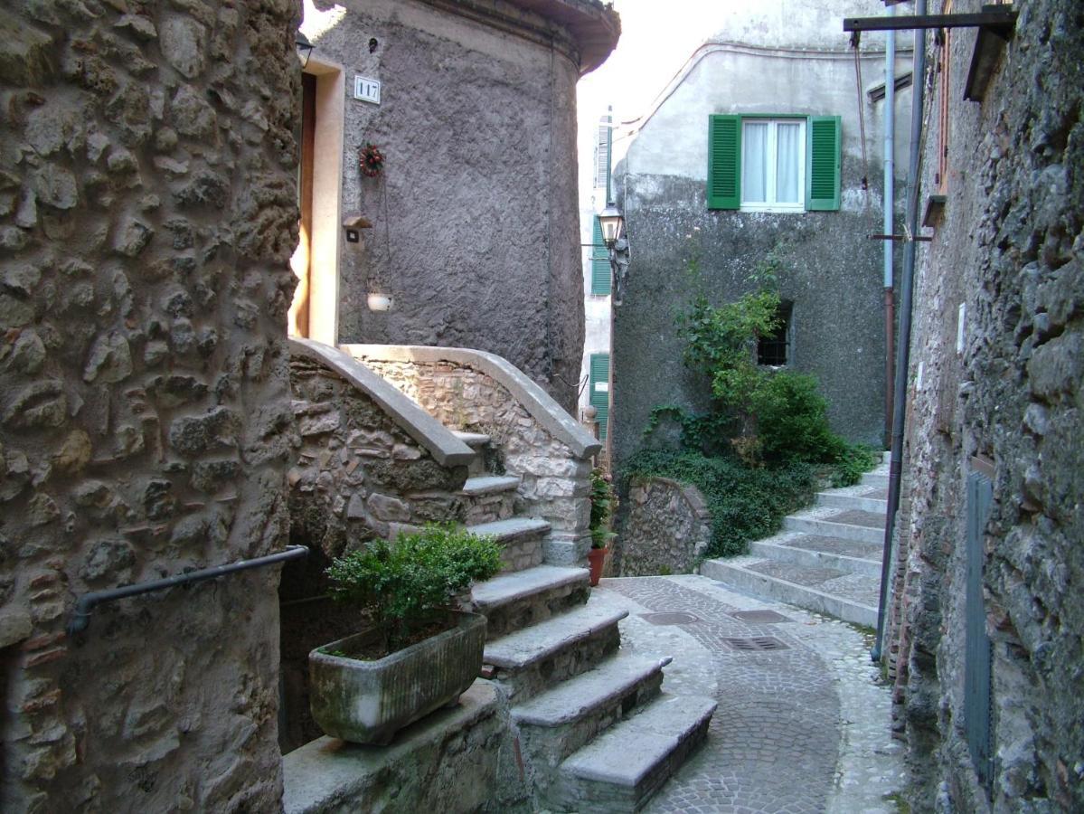 Casa Matilda Casa Vacanze Castel di Tora Esterno foto