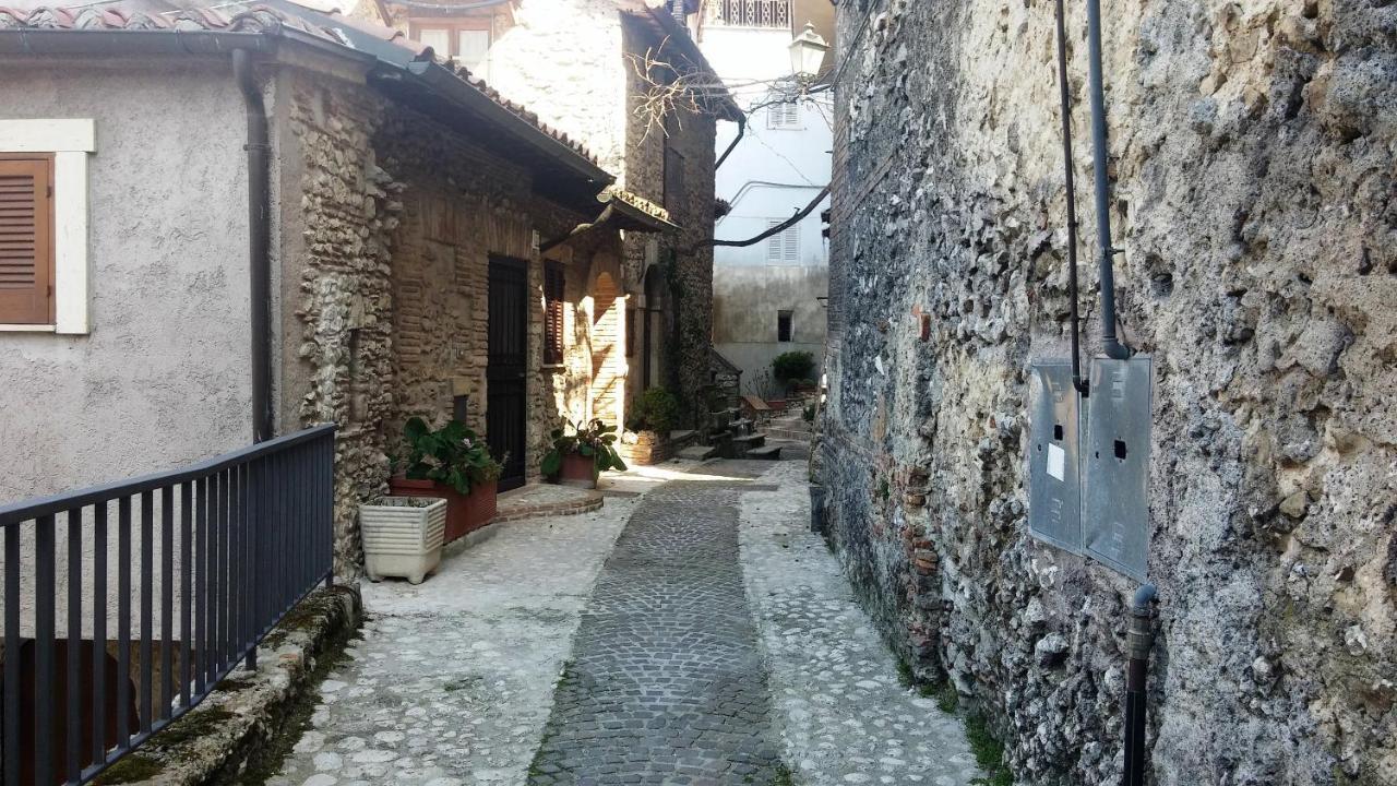 Casa Matilda Casa Vacanze Castel di Tora Esterno foto