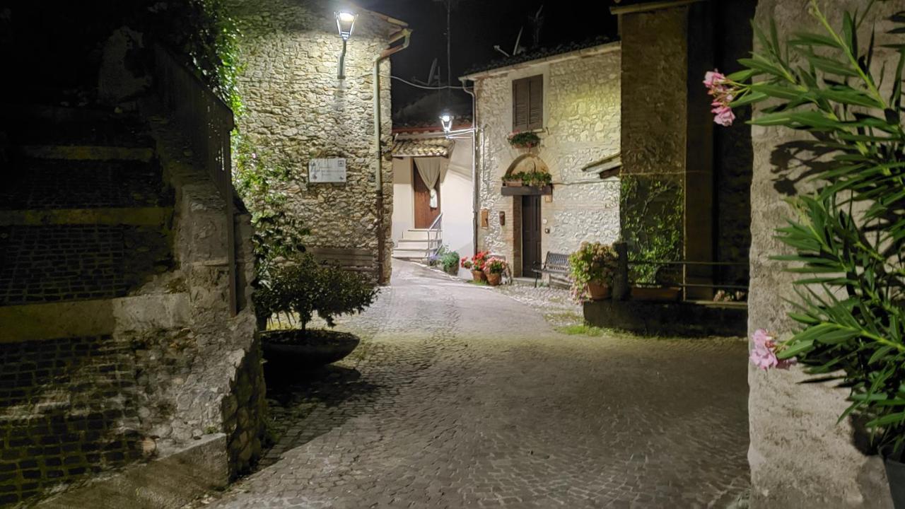 Casa Matilda Casa Vacanze Castel di Tora Esterno foto