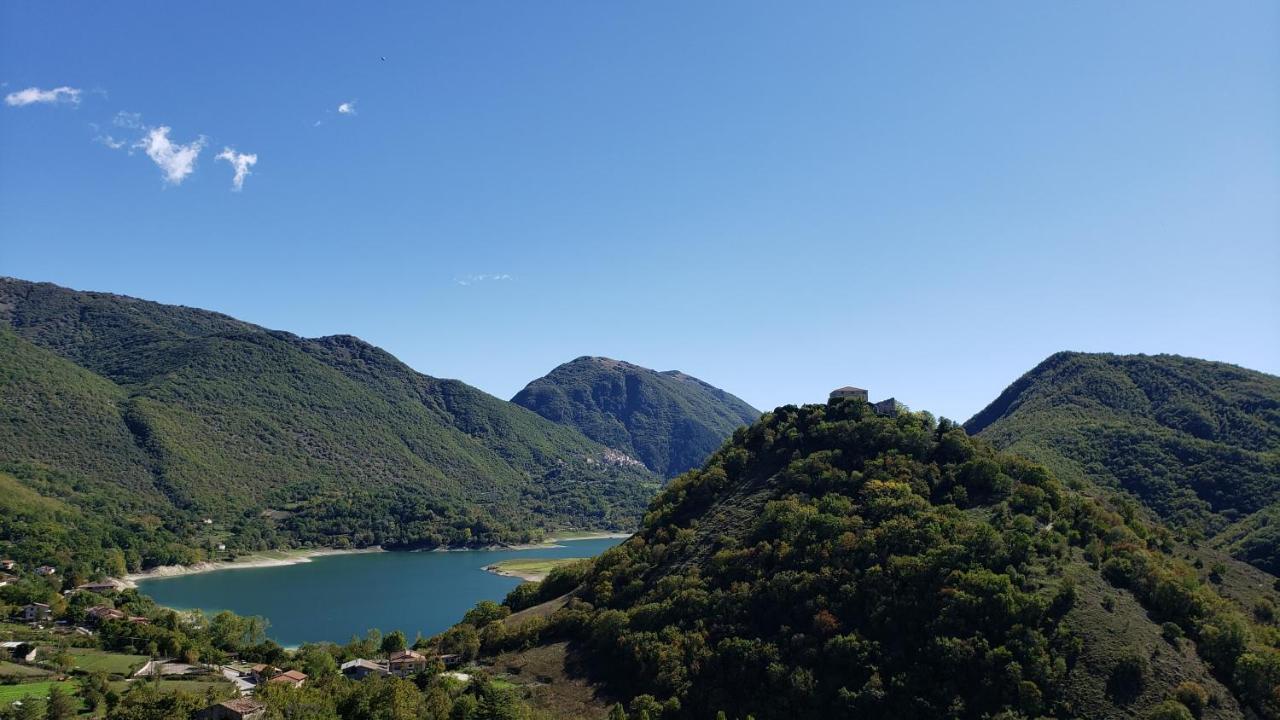Casa Matilda Casa Vacanze Castel di Tora Esterno foto