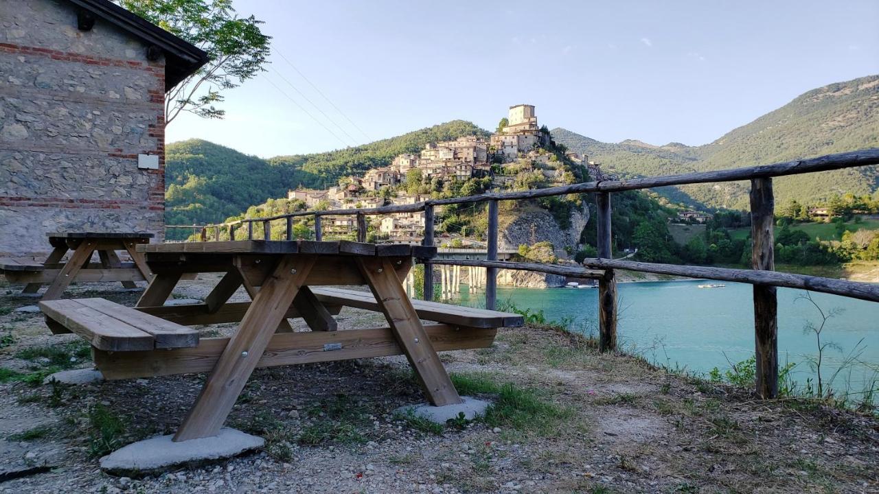 Casa Matilda Casa Vacanze Castel di Tora Esterno foto
