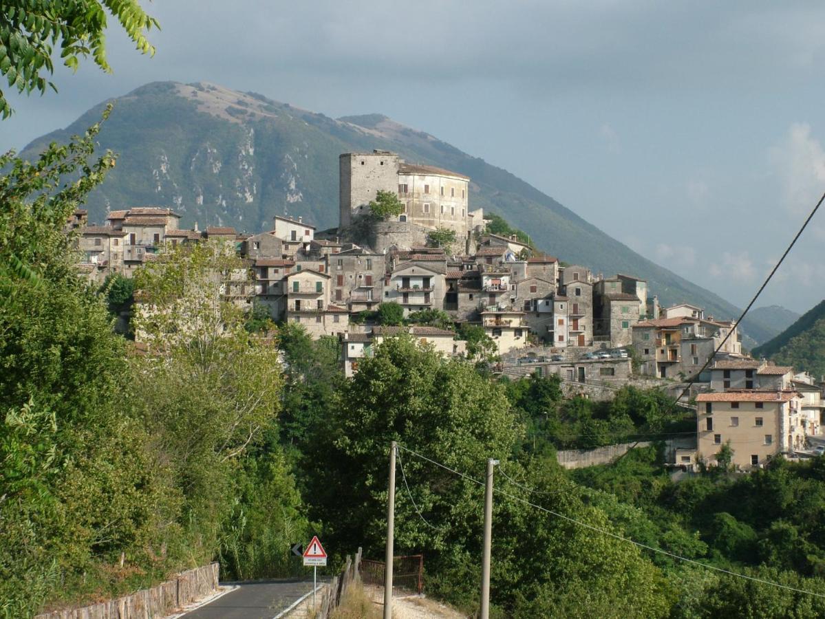 Casa Matilda Casa Vacanze Castel di Tora Esterno foto