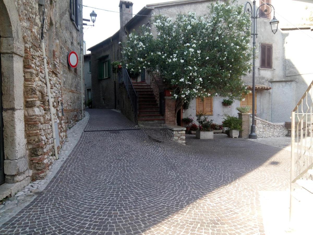 Casa Matilda Casa Vacanze Castel di Tora Esterno foto